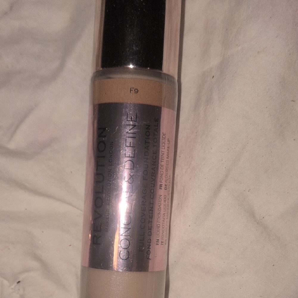 Revolution Conceal & Define Full Coverage Foundation - F9